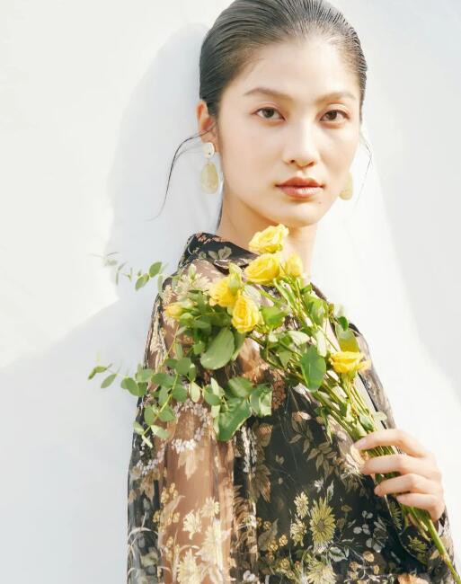 佛尼亚 | 碎花穿搭,奔赴浪漫春日