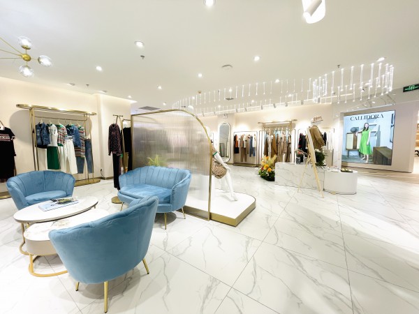 热烈祝贺若岚菲女装—新疆乌鲁木齐美美MM购物中心盛大开业,祝天天大卖!!!