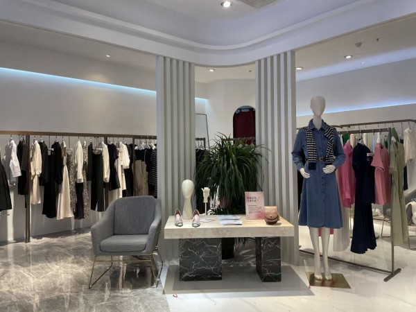 热烈祝贺卡蔓女装佛山高明-盈信广场店开业大吉!祝业绩长虹!!!