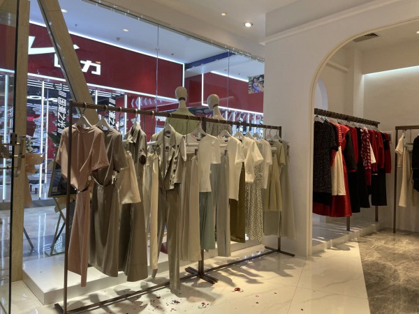 热烈祝贺卡蔓.郑女装广西南宁-水晶梦起航!祝开业大吉!!!