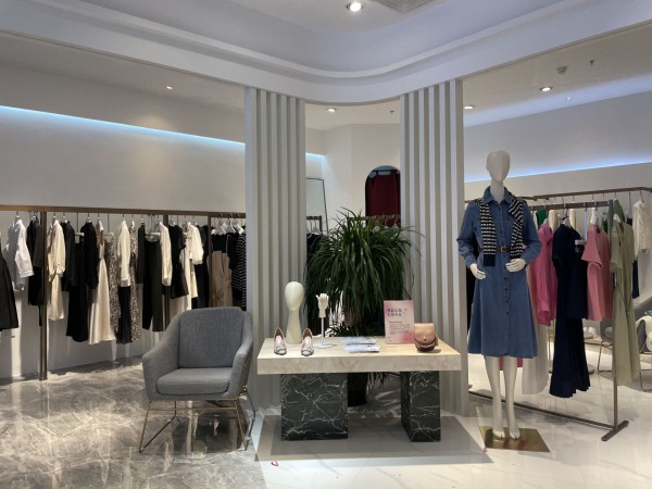 热烈祝贺卡蔓.郑女装广西南宁-水晶梦起航!祝开业大吉!!!