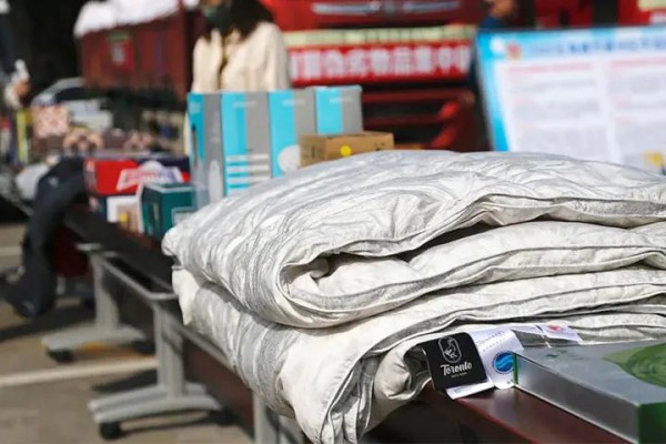 20吨假冒伪劣物品集中销毁,羽绒被成本仅百元