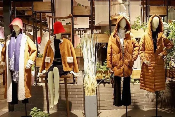 很多售货员声称,有些羽绒服确实不含羽绒