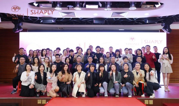 依曼丽&莎莲妮2023秋冬新品发布会圆满成功