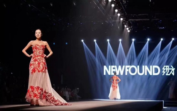 热烈祝贺贵州兴义黄姐与纽方成功签约!祝生意兴隆!!!