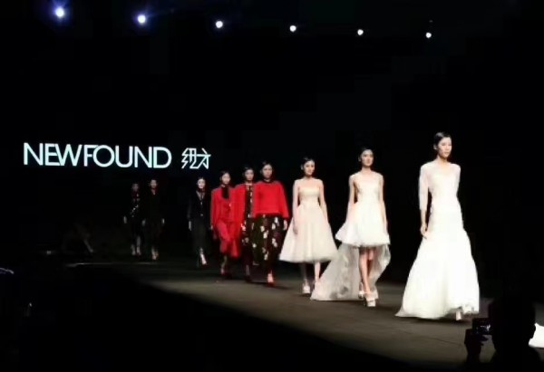 热烈祝贺贵州兴义黄姐与纽方成功签约!祝生意兴隆!!!