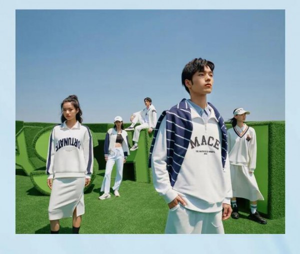 “未来极客 FUTURE GEEK”YISHION以纯2023春夏时装秀