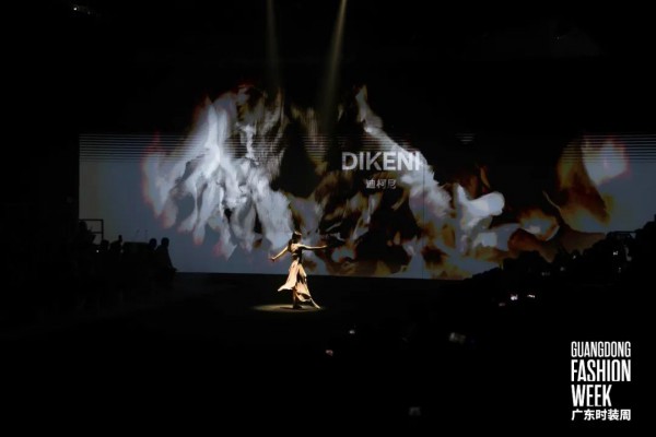 中国高端男装DIKENI亮相2023广东时装周-春季开幕式!