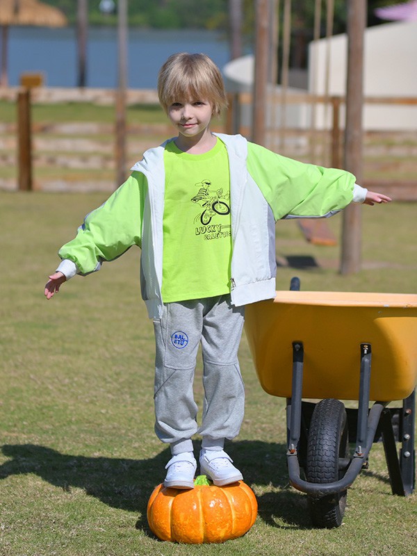 品牌深化建设,实力出圈!华夏航空广告助力芭乐兔童装!