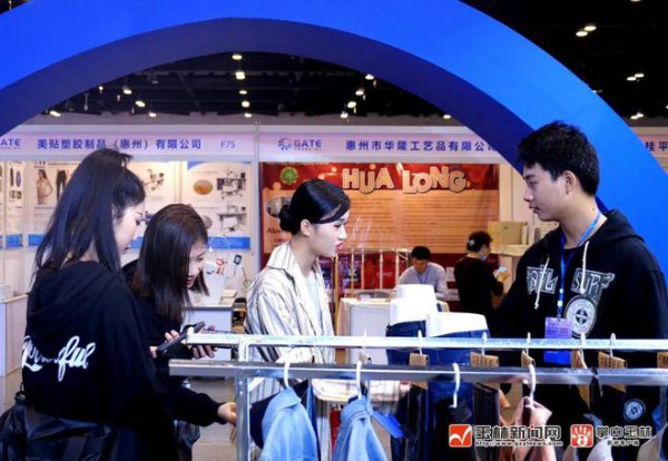 玉林服装企业“走秀”东盟纺博会