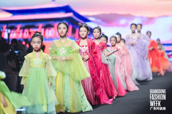原创国风品牌锦裳玉衣亮相广东时装周