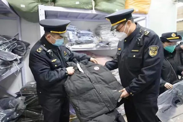 涉案货值达642万元,通州区查获一批冒牌羽绒服