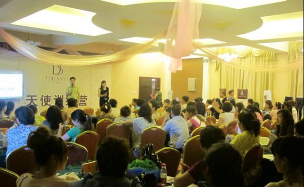 狄梵思黛内衣加盟商天使训练营活动