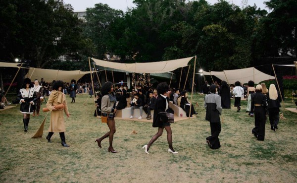 2023厦门国际时尚周携手MASHAMA2023秋冬成衣系列谱写艺术新篇