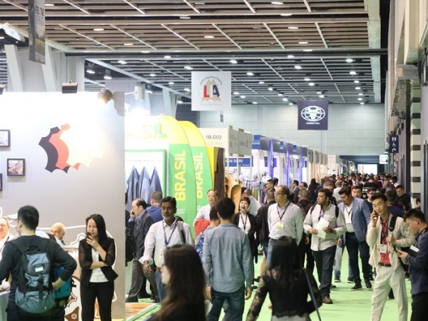 保定白沟新城10家箱包企业“组团”赴阿联酋参展