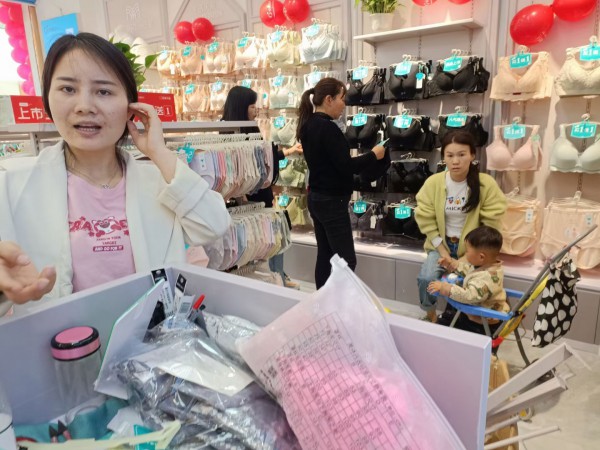 热烈祝贺卓娅佳人内衣湖北荆州朱河店盛大开业!祝生意兴隆!