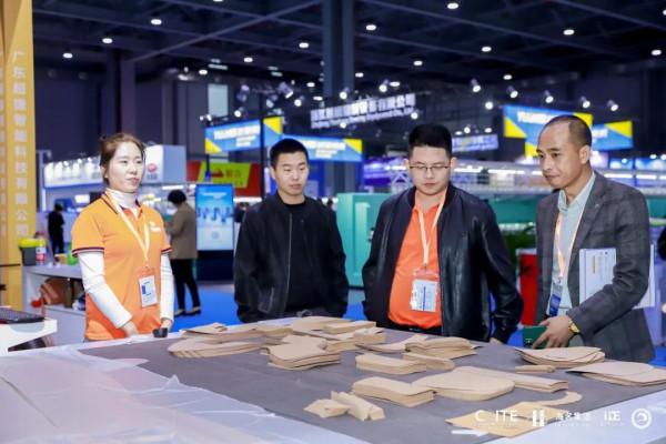 南海鞋协组团观展2023东莞（国际）纺织服装/制鞋产业升级供应链博览会