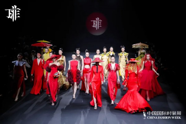 丁非AW23中国国际时装周首秀:“万里赴戎机”诠释刚柔并济的女性之美