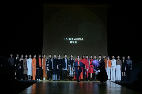 蕾沃尔携2023秋冬时装作品回归中国国际时装周