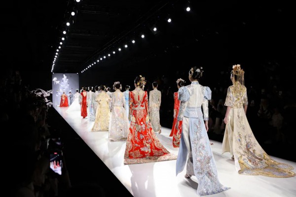 秀场直击:马来西亚设计师品牌“帝傲”举办【天之骄女】2023秋冬系列专场发布会