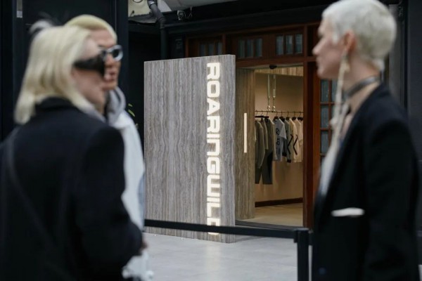 街头服饰品牌「ROARINGWILD」首个临街空间在上海长乐路店开幕