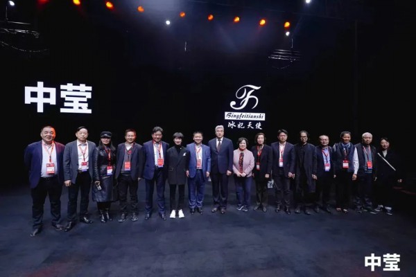 中莹皮草2023秋冬服装新品发布会亮相中国国际服装服饰博览会CHIC春季秀场