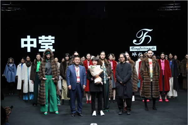 中莹皮草2023秋冬服装新品发布会亮相中国国际服装服饰博览会CHIC春季秀场