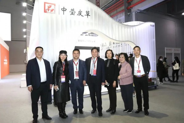 中莹皮草2023秋冬服装新品发布会亮相中国国际服装服饰博览会CHIC春季秀场