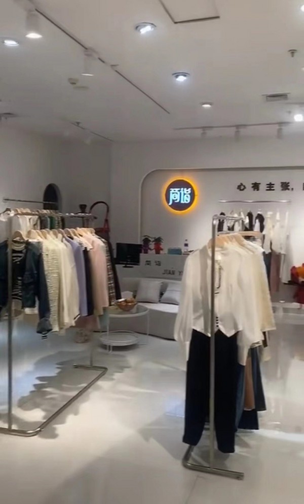 热烈祝贺简诣女装黑龙江汇丰商场店三月惊喜开业!祝开业大吉!