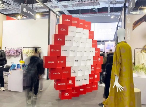 推动数字化转型!艺尚小镇在CHIC展上亮出“秘密武器”