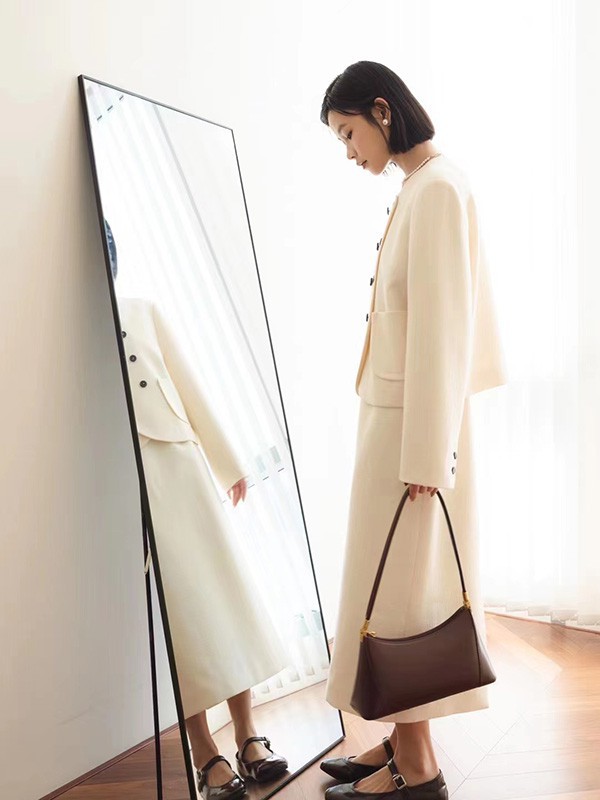 2023服装小白能不能开服装实体店?点占女装加盟怎么样?