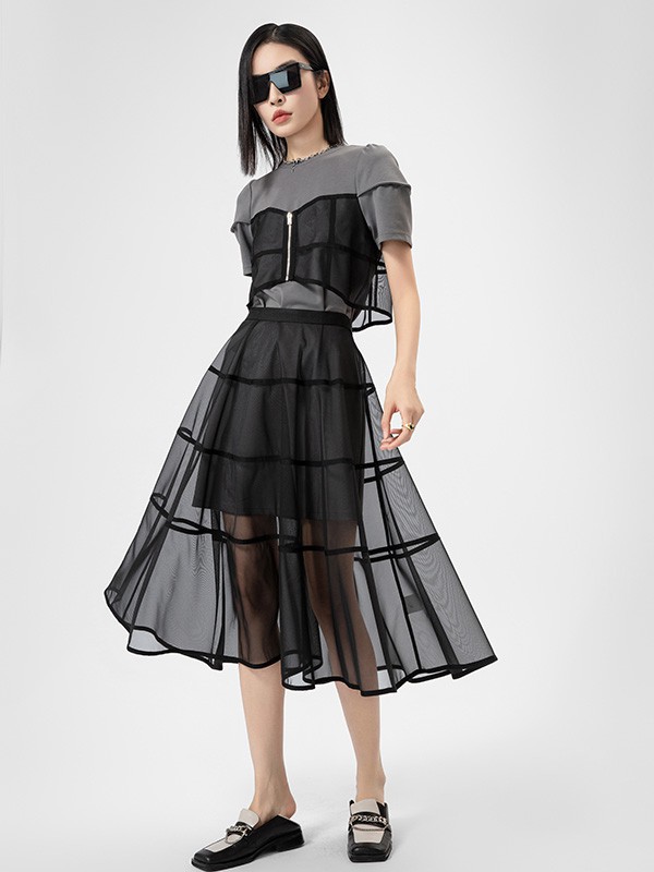 穿搭技巧|深色衣服怎么穿更年轻?