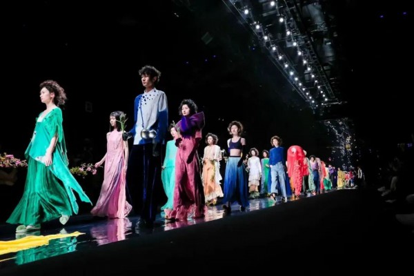 2023秋冬中国国际时装周光彩绽放,融合新生态推动产业力升级