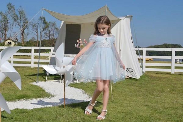 芭乐兔 | 甜美裙装,开启春日的复苏之旅