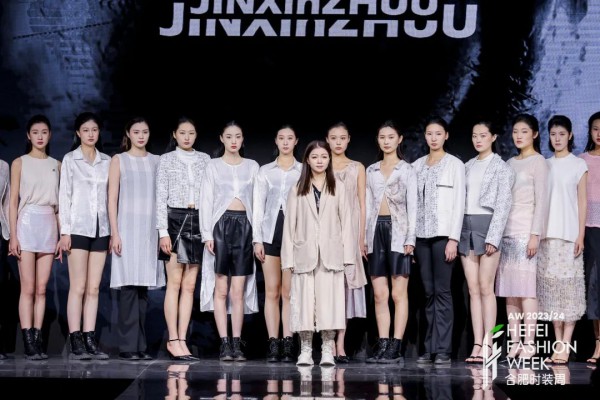 郭艳艳新锐设计师趋势发布秀亮相2023合肥时装周