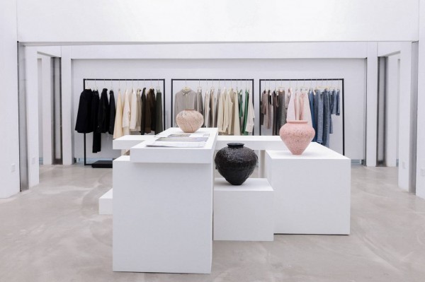 言而简之品牌发布并举办2023春夏系列预览会