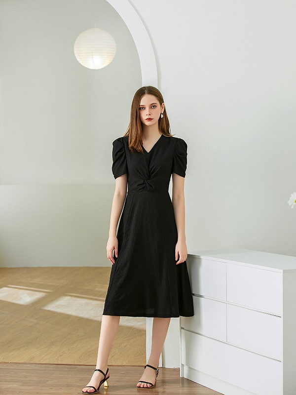 你以为低价走量的店很容易做吗?服装实体要不要低价走量?