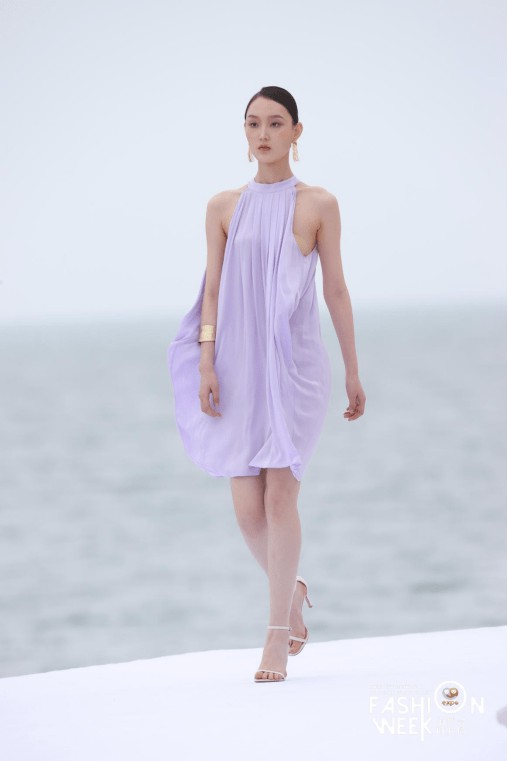 真丝品牌LILYSILK莉莉秀客系列新品大秀 亮相消博会时装周