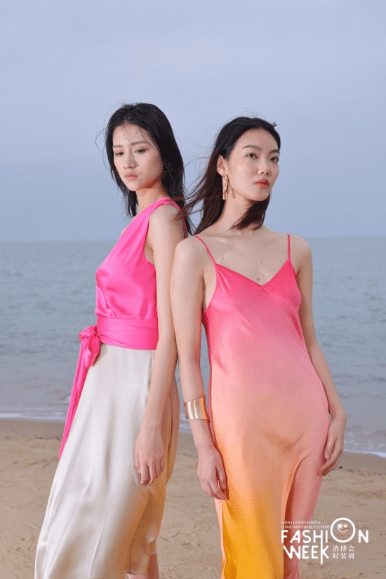 真丝品牌LILYSILK莉莉秀客系列新品大秀 亮相消博会时装周