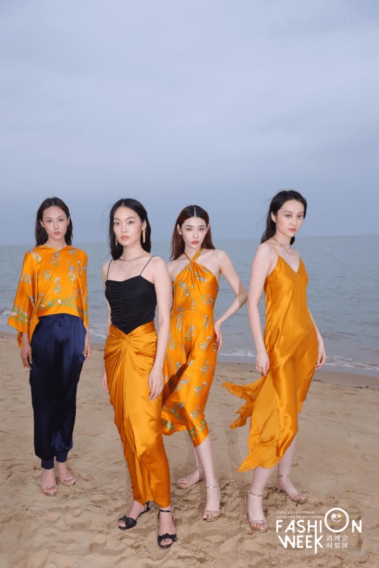 真丝品牌LILYSILK莉莉秀客系列新品大秀 亮相消博会时装周