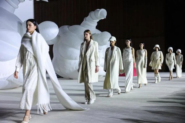 点亮时尚视界,发动活力引擎,深圳时装周2023秋冬系列盛大启幕