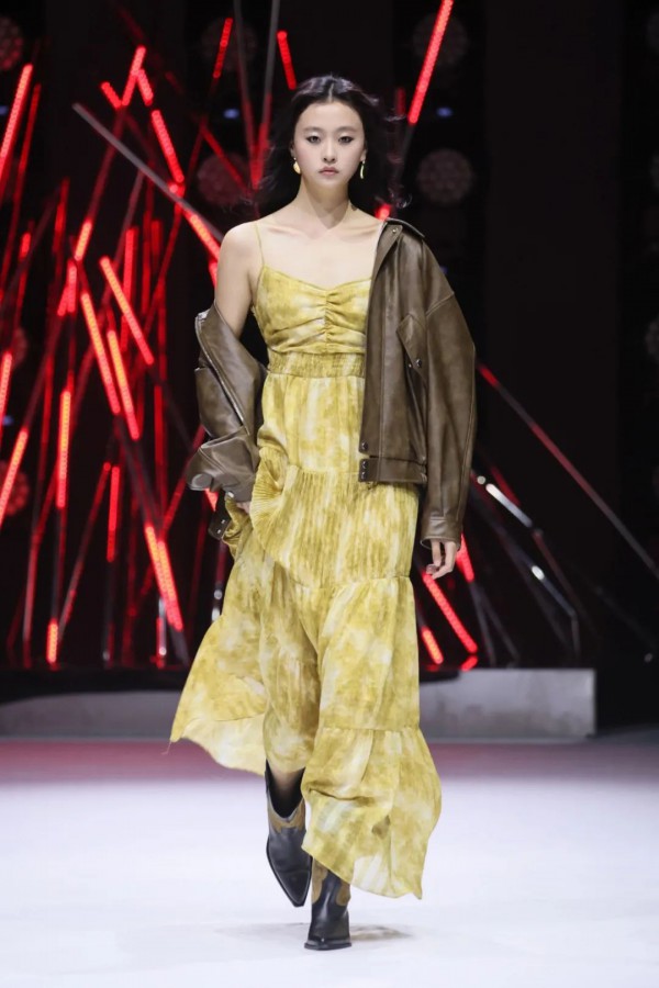 VIMAGE 2023秋冬时装秀亮相深圳时装周开场秀