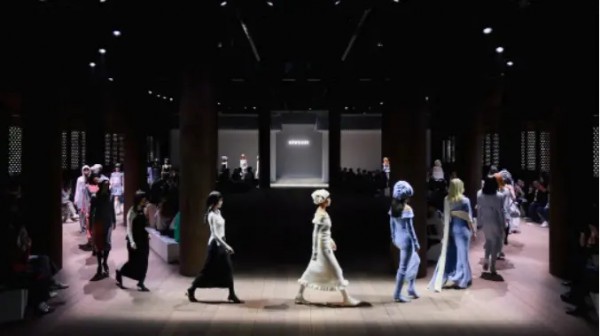 针织设计师品牌alwools 2023秋冬系列——2022濮院时尚时装周