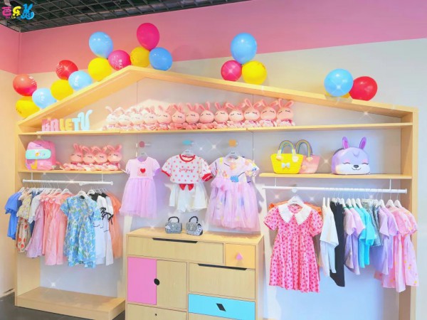 恭喜肖女士的芭乐兔童装店盛大开业!
