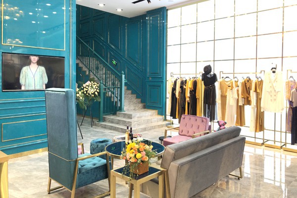 热烈祝贺纽方女装签约湖南衡阳张女士 成功开店创业　