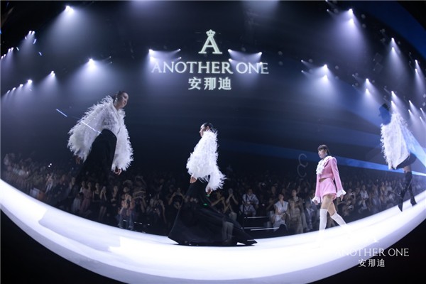 ANOTHER ONE安那迪「名媛所致」时装秀无定义的女性力潮
