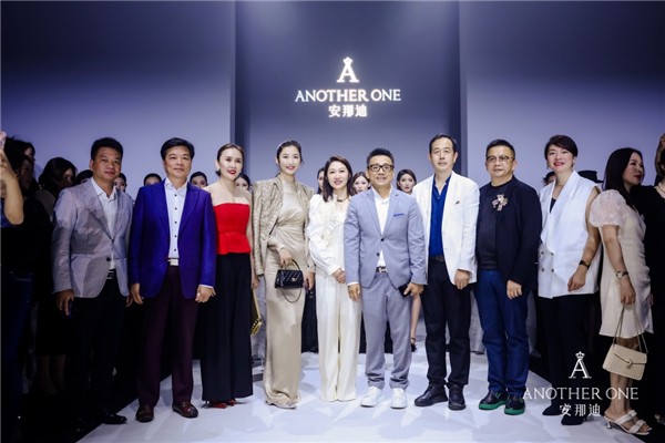 ANOTHER ONE安那迪「名媛所致」时装秀无定义的女性力潮