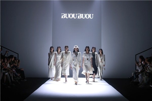 BUOUBUOU邦宝2023秋冬焕新亮相深圳时装周
