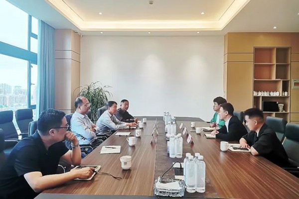 嘉兴市贸促会推动平湖羽绒服产业拓展国际市场