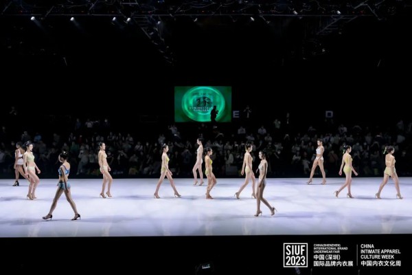 【琢】本草纲目健康美学新品概念秀暨品牌时尚盛典之夜璀璨绽放!